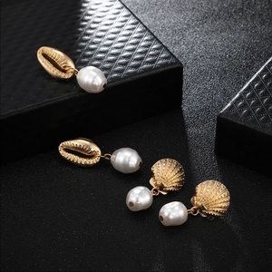 NEW 2 pairs of shell earrings